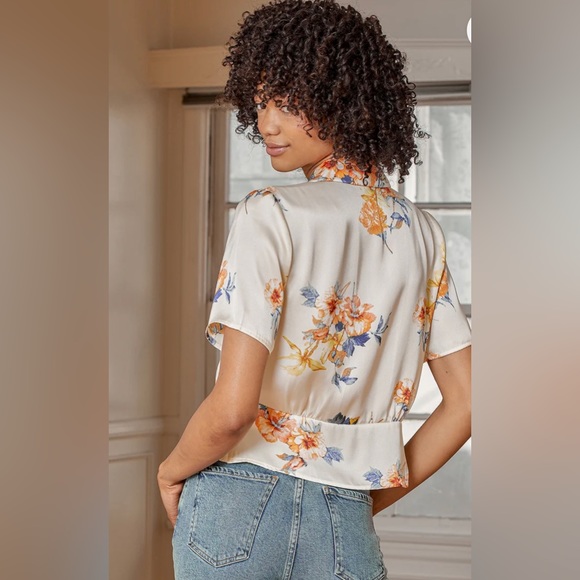 Lulu’s Into the Bliss Cream Floral Print Short Sleeve Crop Top Size SMALL - Picture 3 of 14
